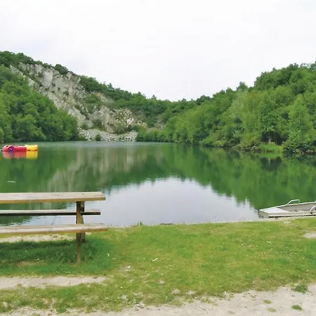 Vakantiehuis In Montsernelle *