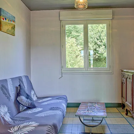 Vakantiehuis In Montsernelle Lithaire