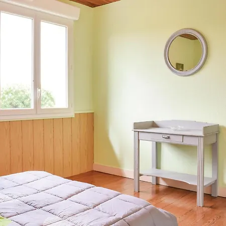 Vakantiehuis In Montsernelle *