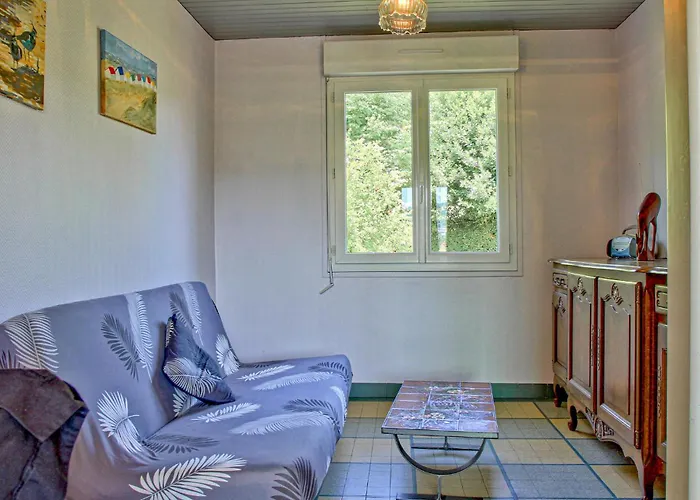 Hébergement de vacances In Montsernelle Lithaire